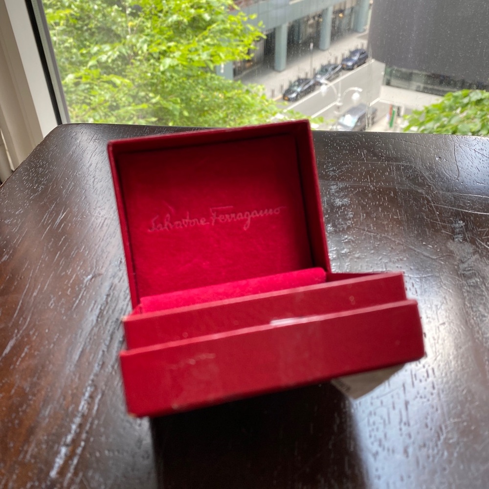 Salvatore Ferragamo Gold Cufflinks - Picture 4 of 4